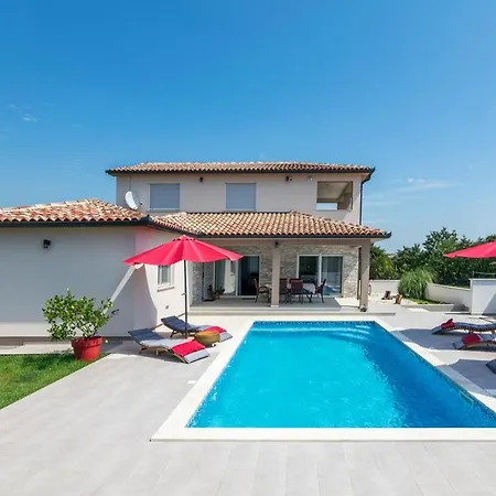 Lena Villa Marcana